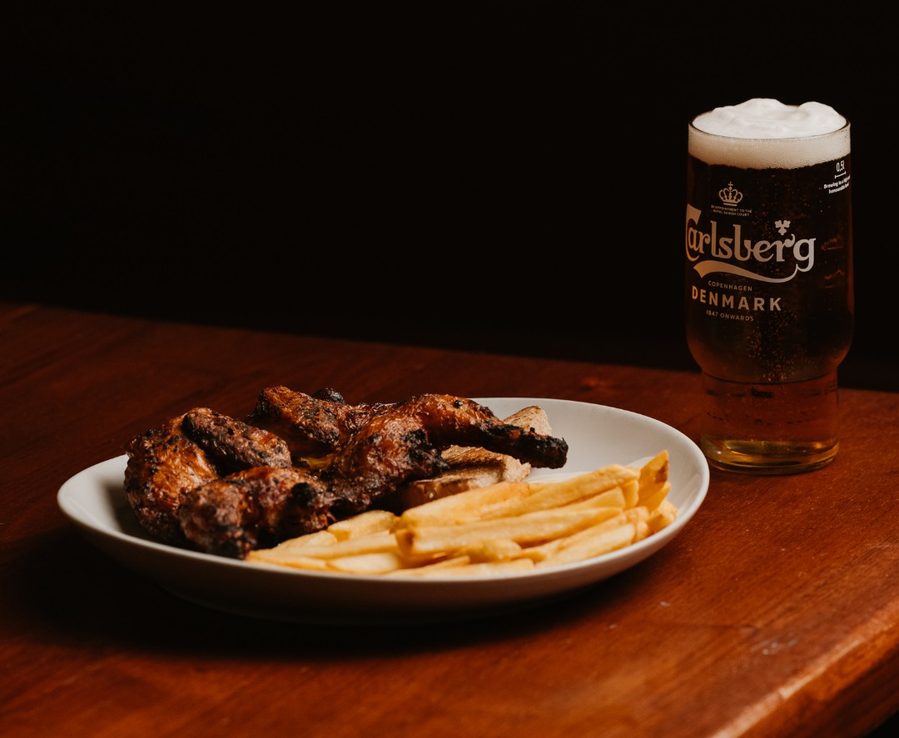 Galletto alla griglia con birra alla spina